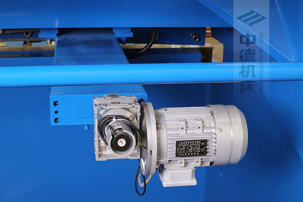 ZDS-1632后擋料AC電機與減速器一體，故障少，速度快.jpg
