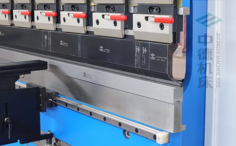 ZDPK-10025分段數(shù)控模具及高精度模具快夾，換模速度快5倍，加高型模托是門業(yè)制造專業(yè)配置.jpg